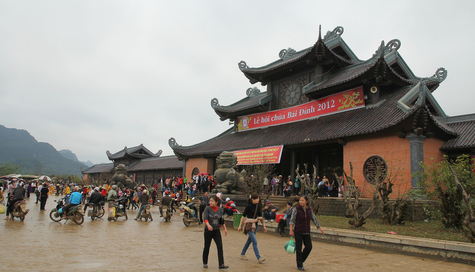 Огромный храмовый комплекс Байдинь в Ниньбинь – фотографии Вьетнама