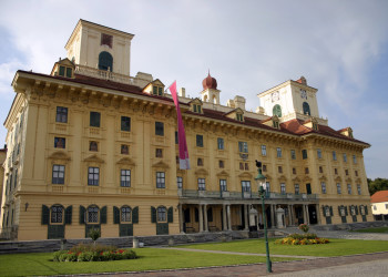 Замок Эстерхази (Schloss Esterhazy) в Айзенштадт – фотографии Австрии