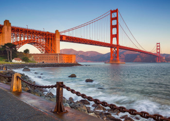 Мост Золотые Ворота в США был открыт в 1937, и до 60х он являлся наибольшим подвесным мостом в мире – фотографии США