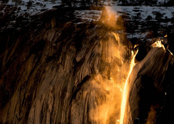 Знаменитый водопад Лошадиный хвост (Horsetail Fall) – фотографии США
