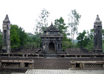 Гробница Донг Кхань в Хюэ – фотографии Вьетнама