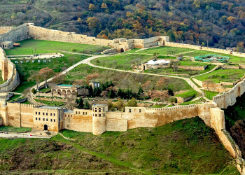 Оборонительная цитадель Нарын-кала в Дербенте, Дагестан – фотографии России