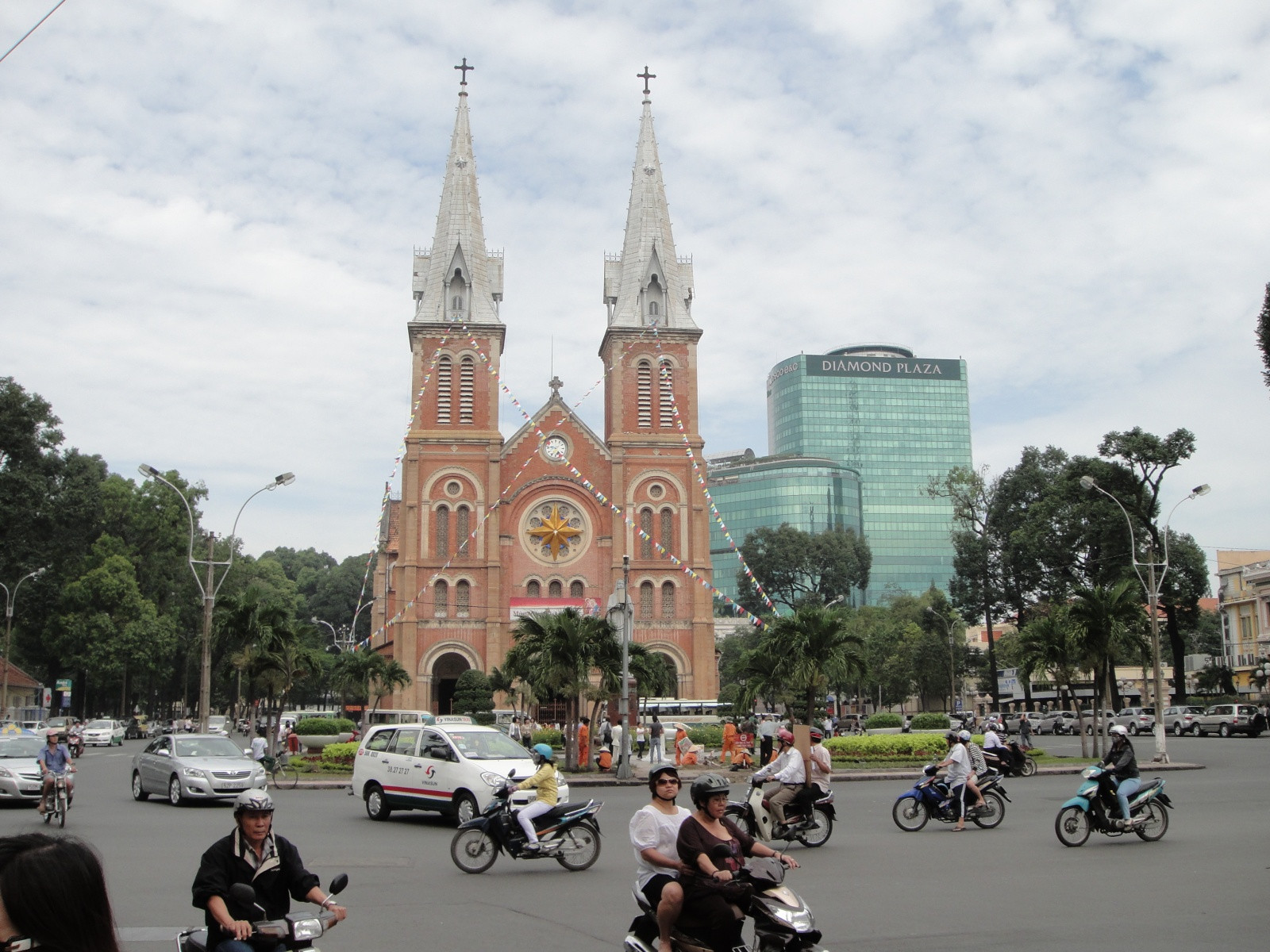 Собор Нотр-Дам в городе Хошимин – фотографии Вьетнама