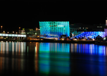 Музей современного искусства «Ars Electronica Center». Ночная иллюминация. Линц. Австрия – фотографии Австрии