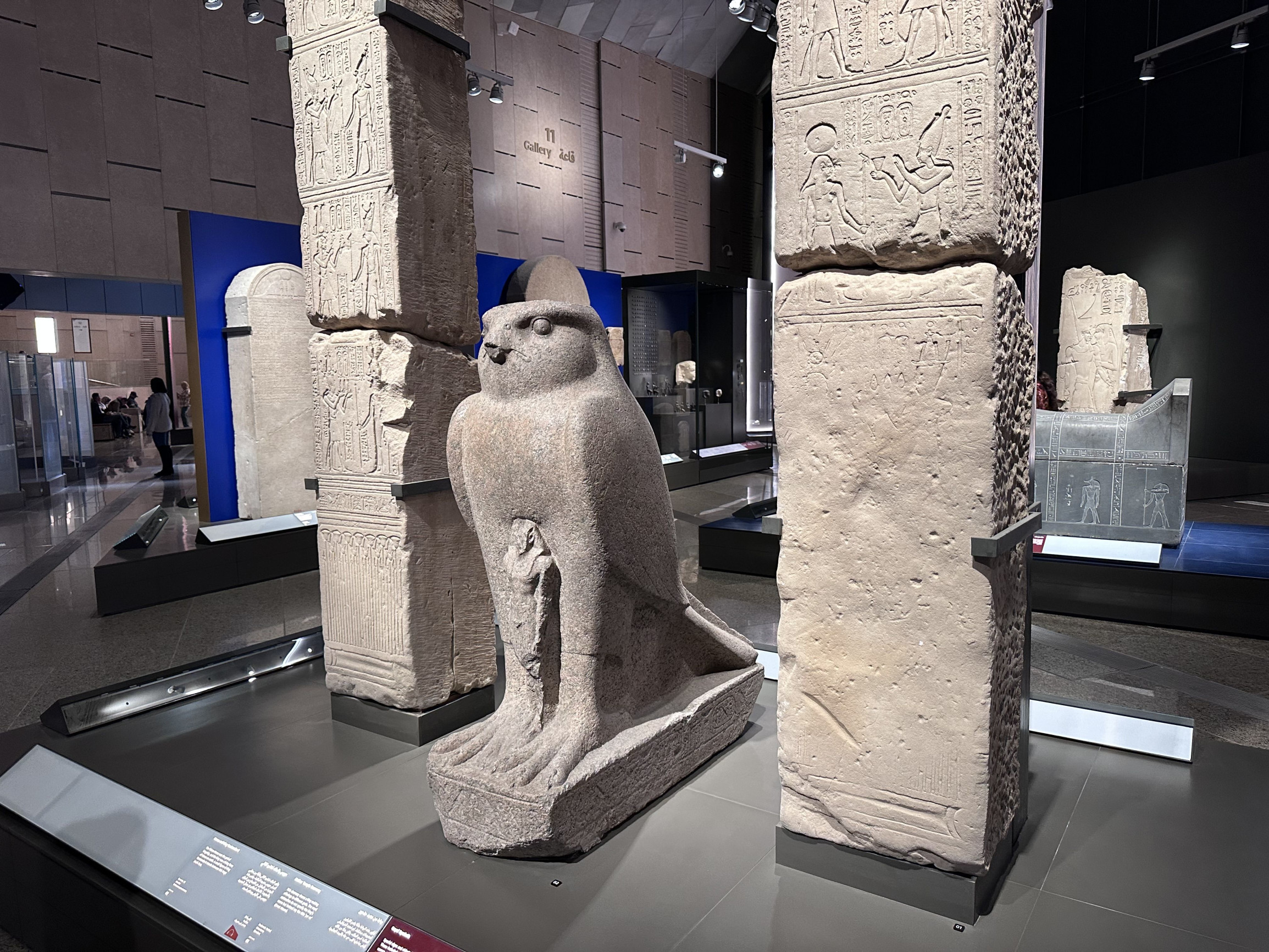 Статуя сокола Гора, Большой Египетский музей, Grand Egyptian Museum – фотографии Египта
