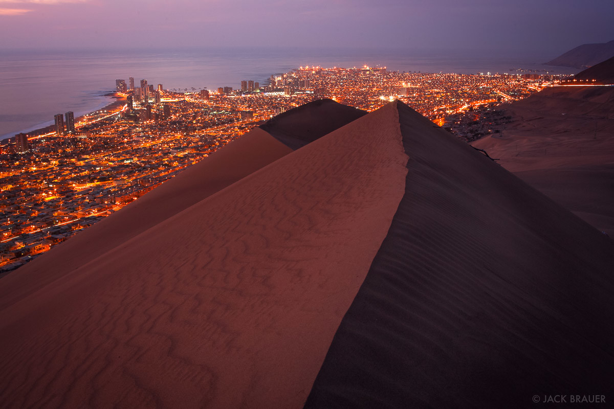 Вид на вечерний Икике с холма Драгона – фотографии Чили