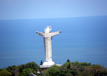 Статуя Иисуса Христа в городе Вунгтау – фотографии Вьетнама