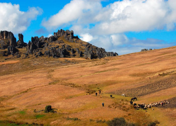 Кумбе-Майо (Cumbe Mayo) расположен недалеко от Кахамарки – фотографии Перу