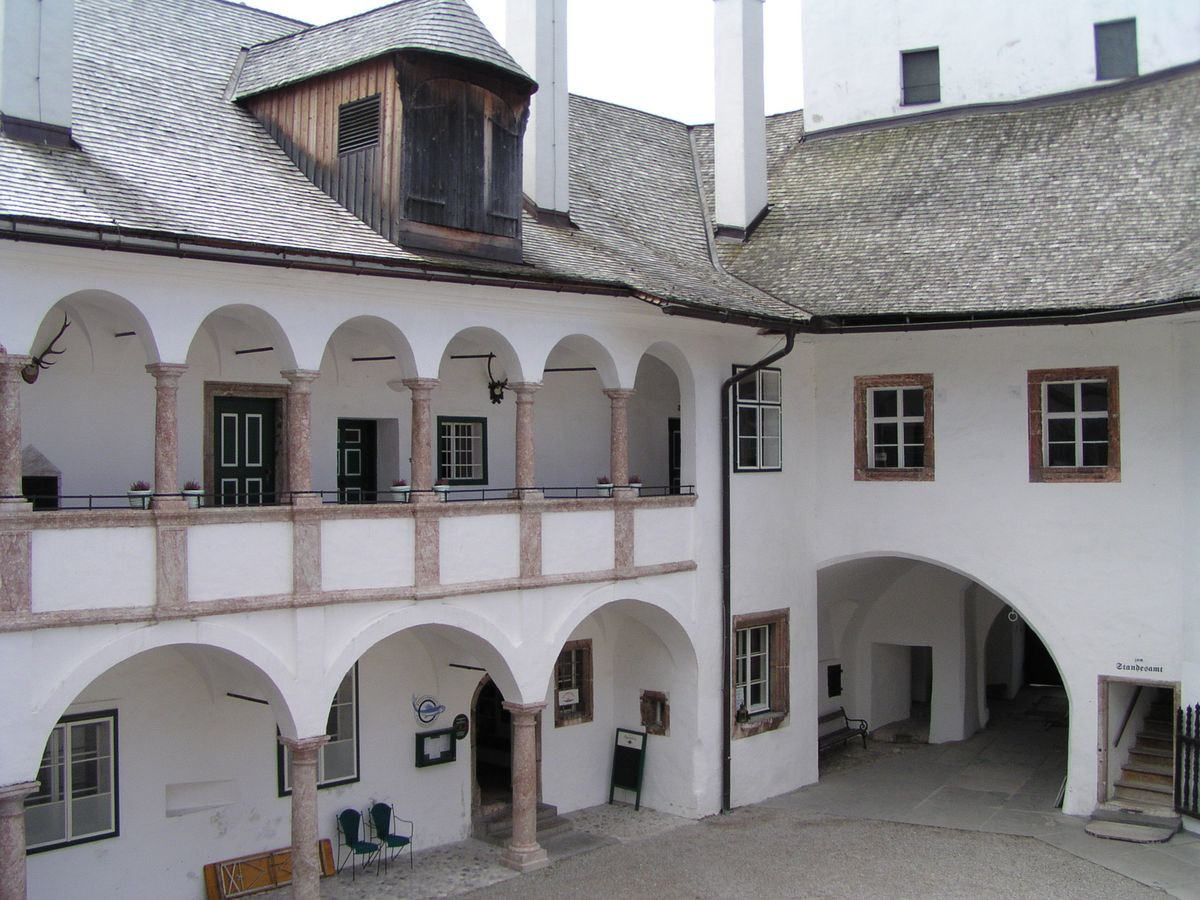 Готический стиль замка Орта. Гмунден. Австрия – фотографии Австрии