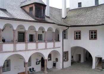 Готический стиль замка Орта. Гмунден. Австрия – фотографии Австрии