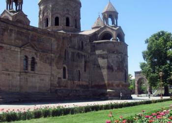 Эчмиадзинский кафедральный собор в Вагаршапат, Армения – фотографии Армении