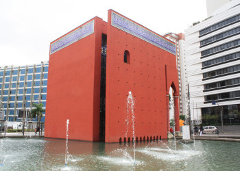 Арабский мемориал (Memorial Arabe) в городе Куритиба – фотографии Бразилии