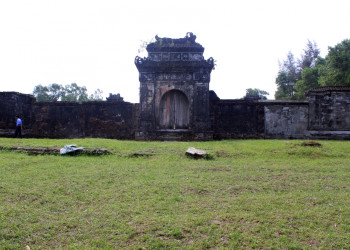 Гробница Зук Дык недалеко от города Хюэ – фотографии Вьетнама