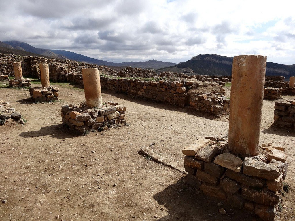 Останки города Аль Кал'а оф Бени Хаммад. Алжир – фотографии Алжира