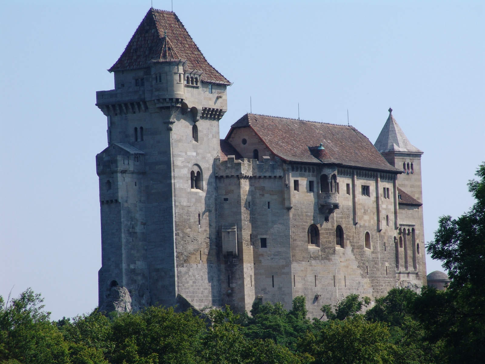 Замок Лихтенштейн (Burg Liechtenstein) – фотографии Австрии