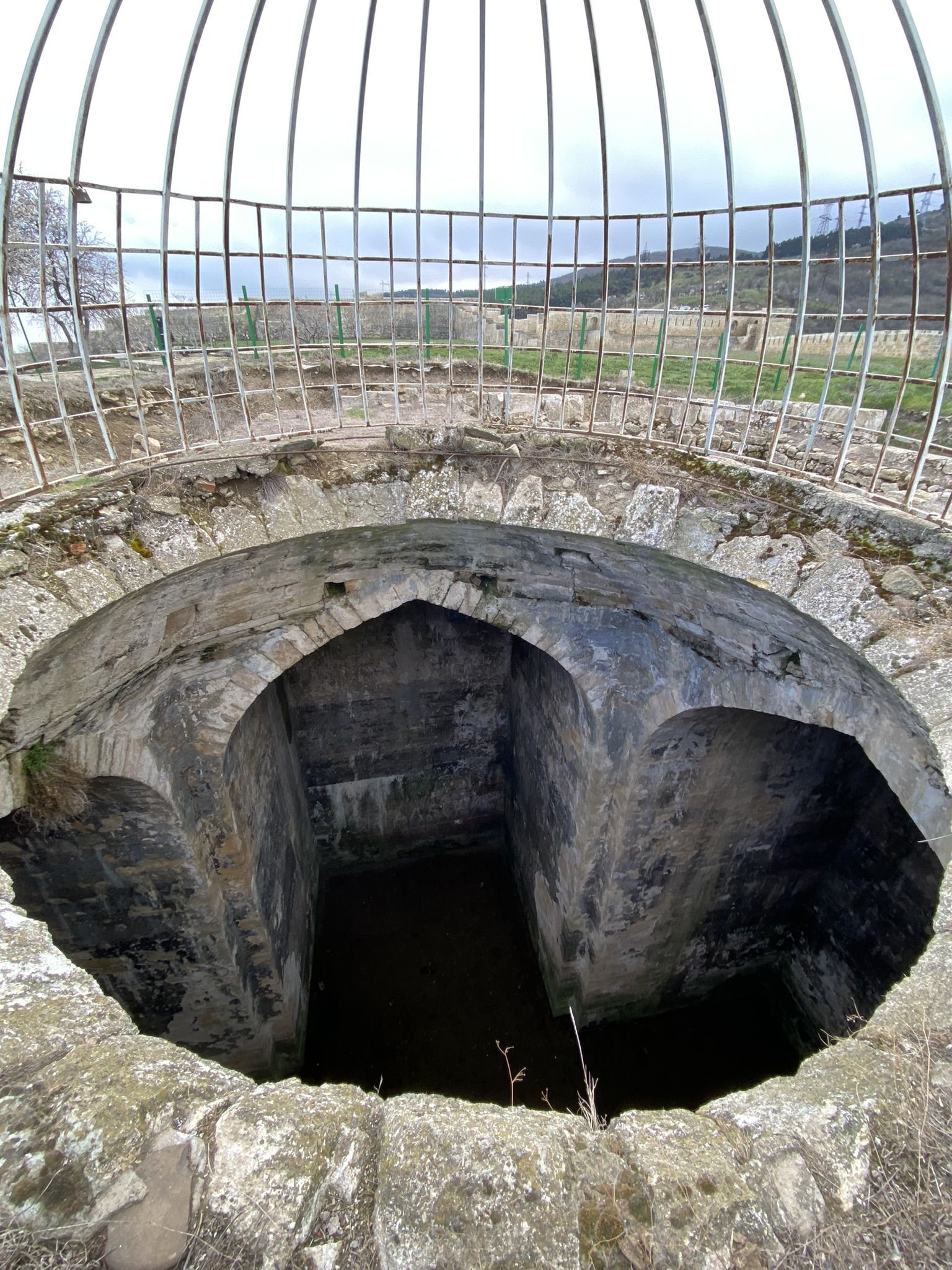 Затопленная подземная тюрьма в цитадели Нарын-кала – фотографии России