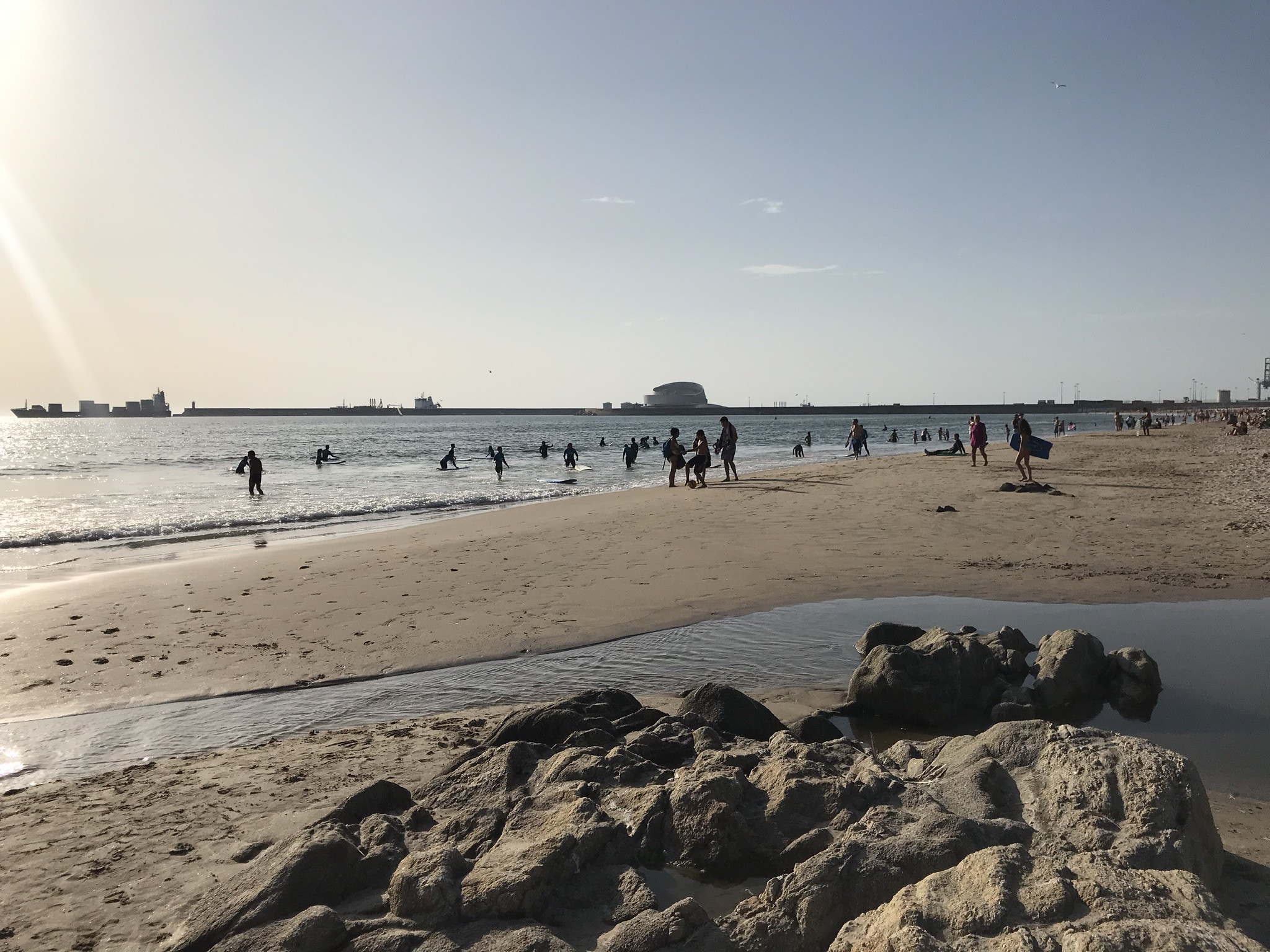 Вид на пляж Прайя-де-Матозиньюш (Praia de Matosinhos), Порту – фотографии Португалии