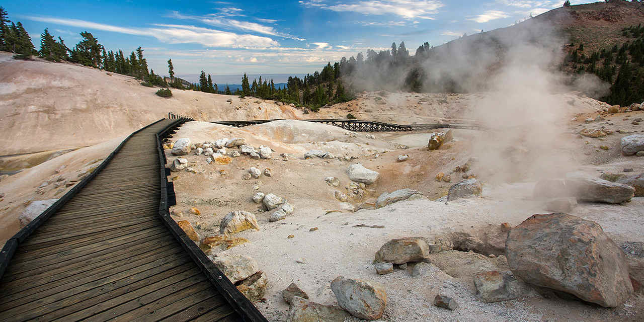 Четыре вида вулканов в Лассен-Волканик в США – фотографии США