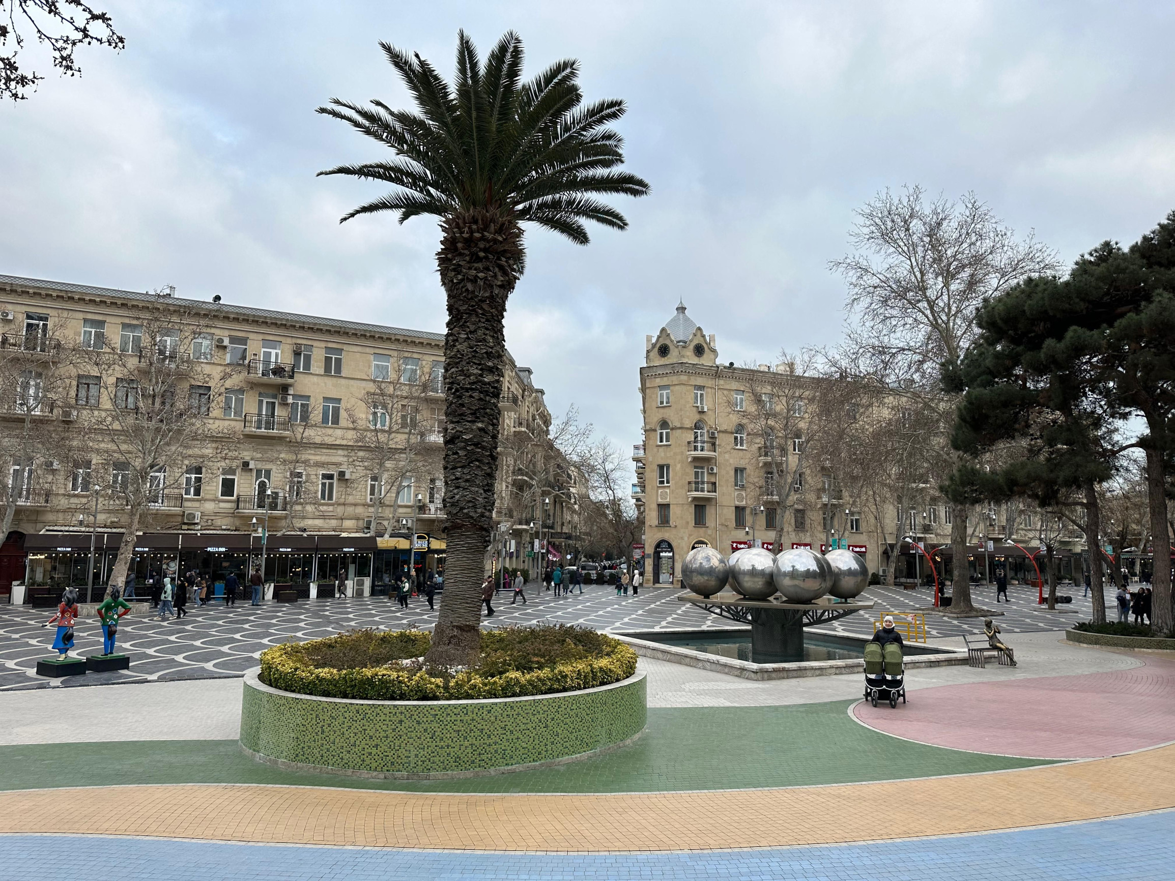 Баку площадь фонтанов в феврале – фотографии Азербайджана