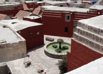 Монастырь Санта-Каталина (Monasterio de Santa Catalina de Siena) – фотографии Перу