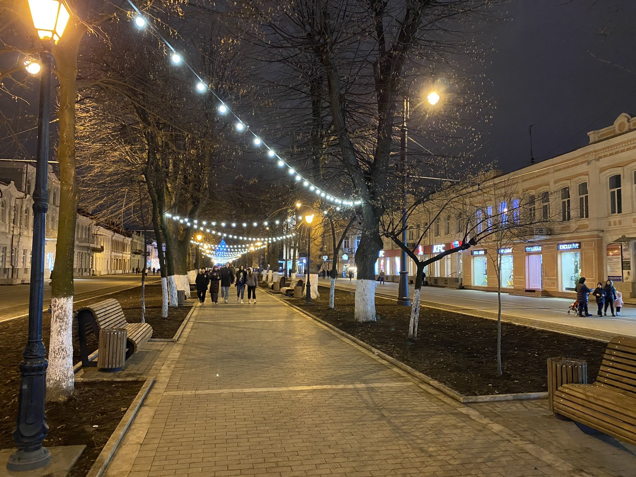 Аллея на проспекте Мира, Владикавказ – фотографии России