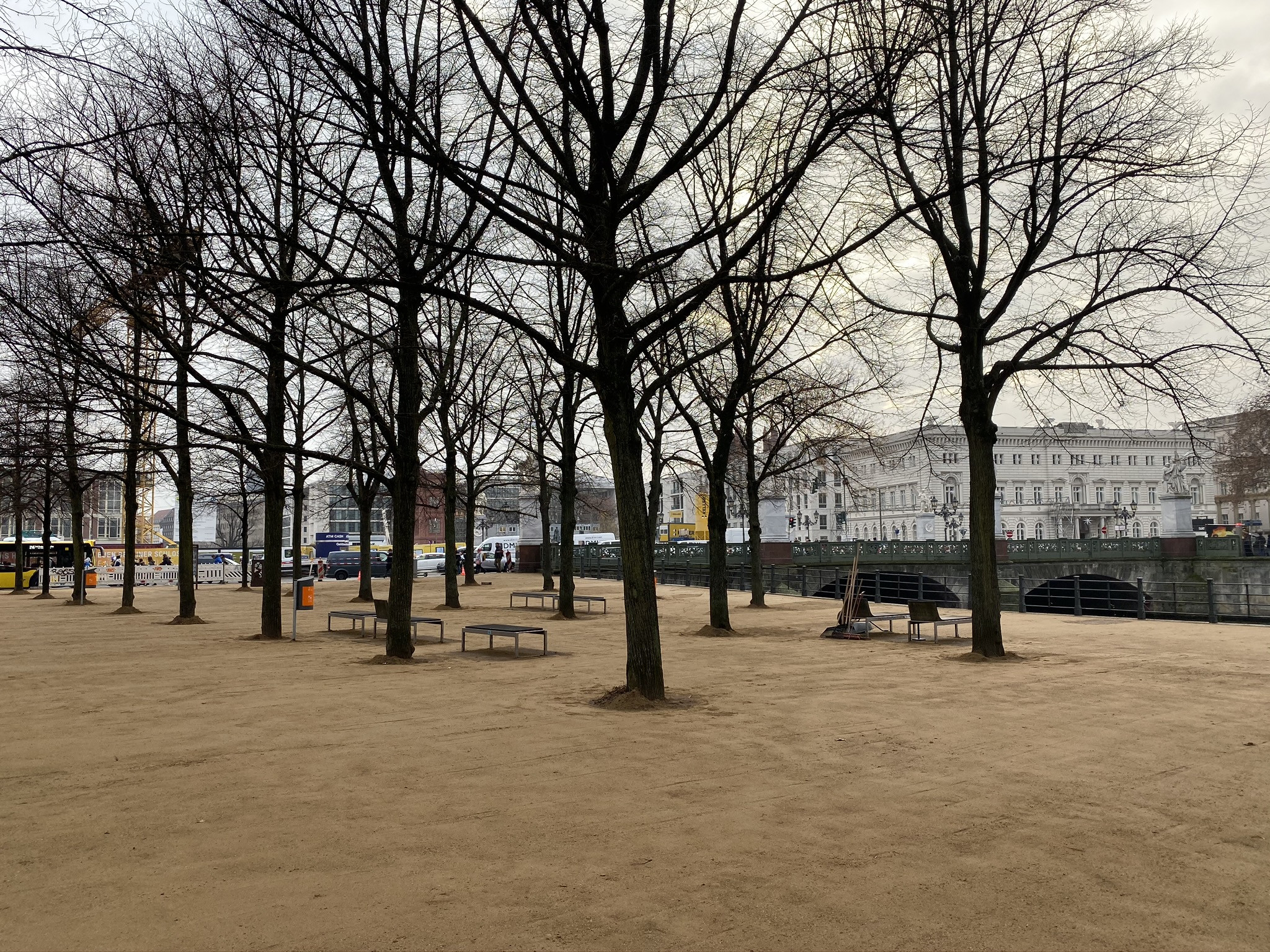 Парк Люстгартен возле Кафедрального собора Берлина – фотографии Германии