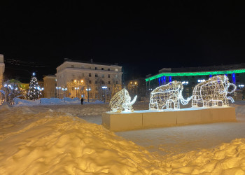 Вид на центральную площадь Кировска – фотографии России