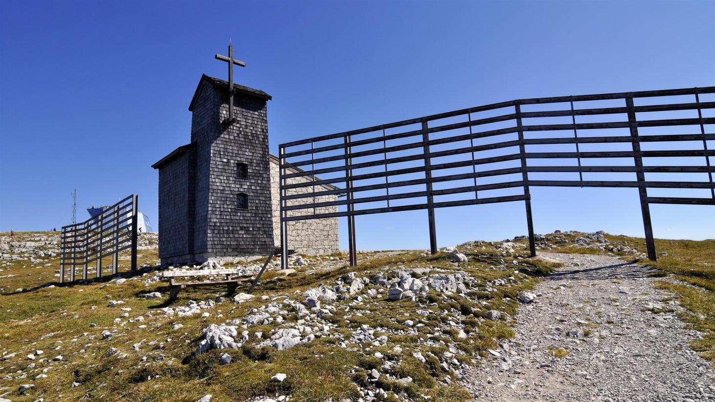 Каменная церковь. Обертраун. Австрия – фотографии Австрии
