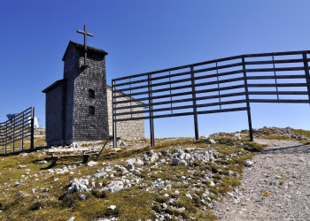 Каменная церковь. Обертраун. Австрия – фотографии Австрии