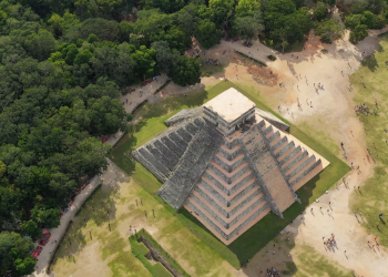 Комплекс Чичен-Ица на полуострове Юкатан, Мексика – фотографии Мексики