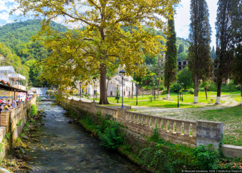 Дорога к храму. Новый Афон – фотографии Абхазии