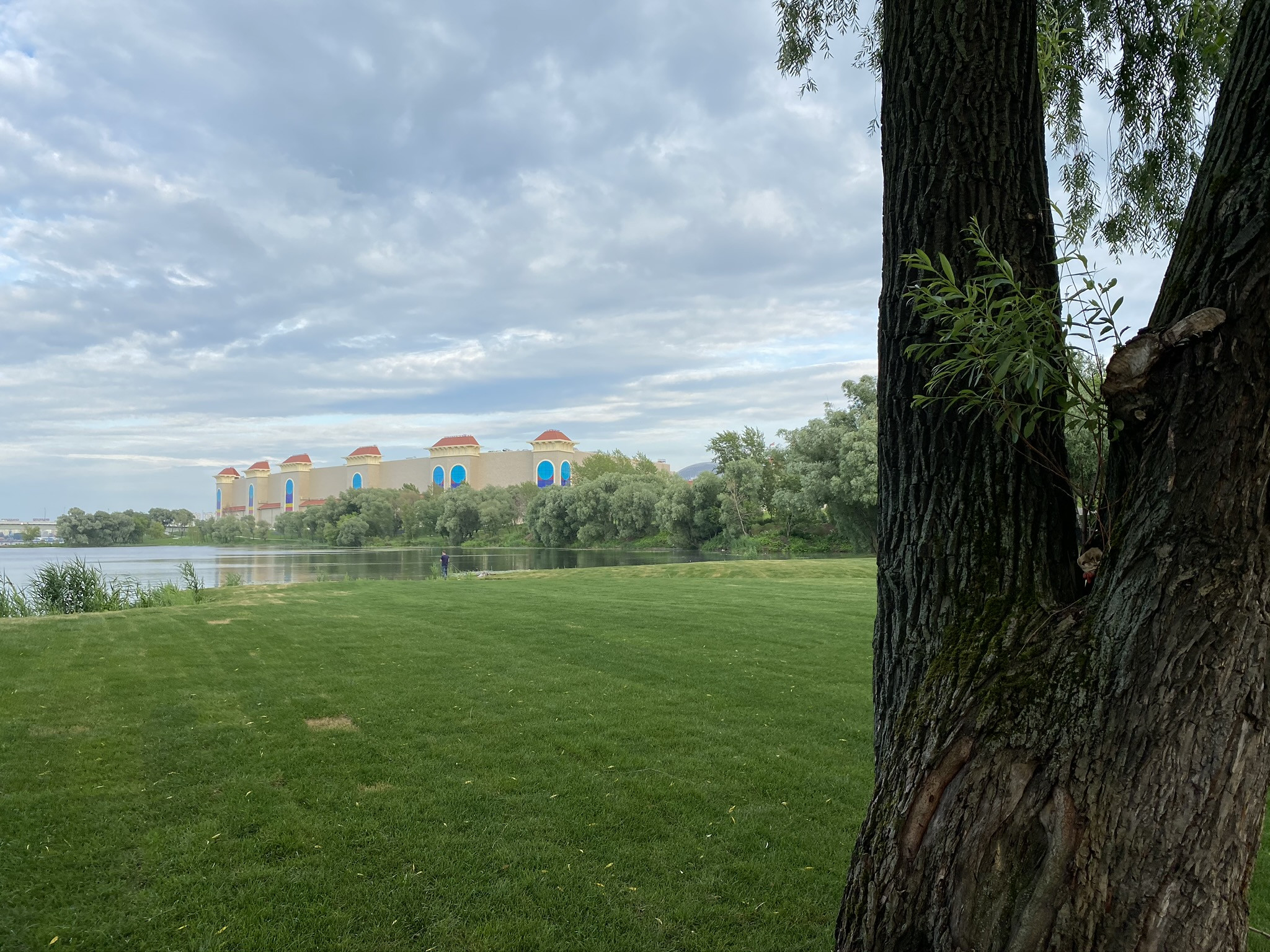 Вид на здание парка развлечений Остров Мечты, Москва – фотографии России