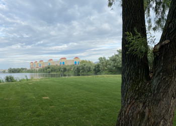 Вид на здание парка развлечений Остров Мечты, Москва – фотографии России