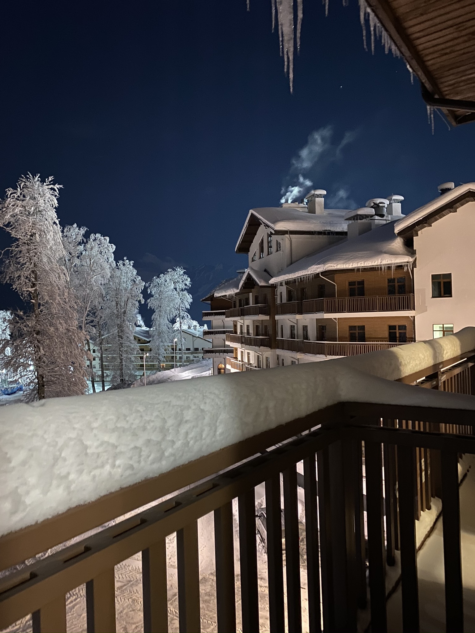 Вид с балкона Riders Lodge – фотографии России