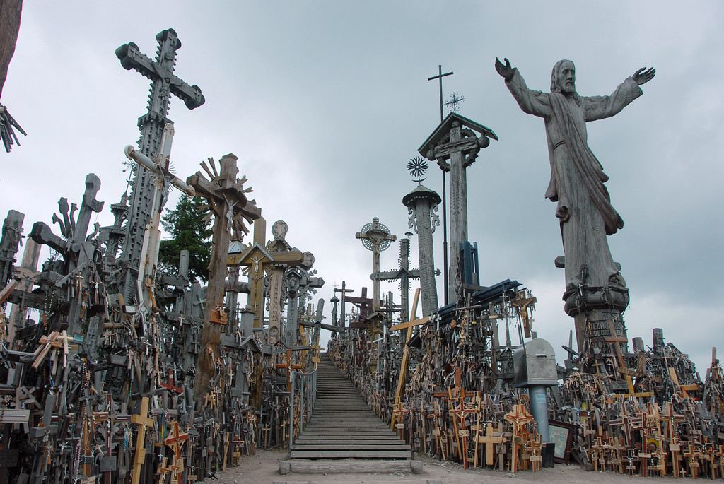 Гора Крестов в окрестностях Шауляя – фотографии Литвы