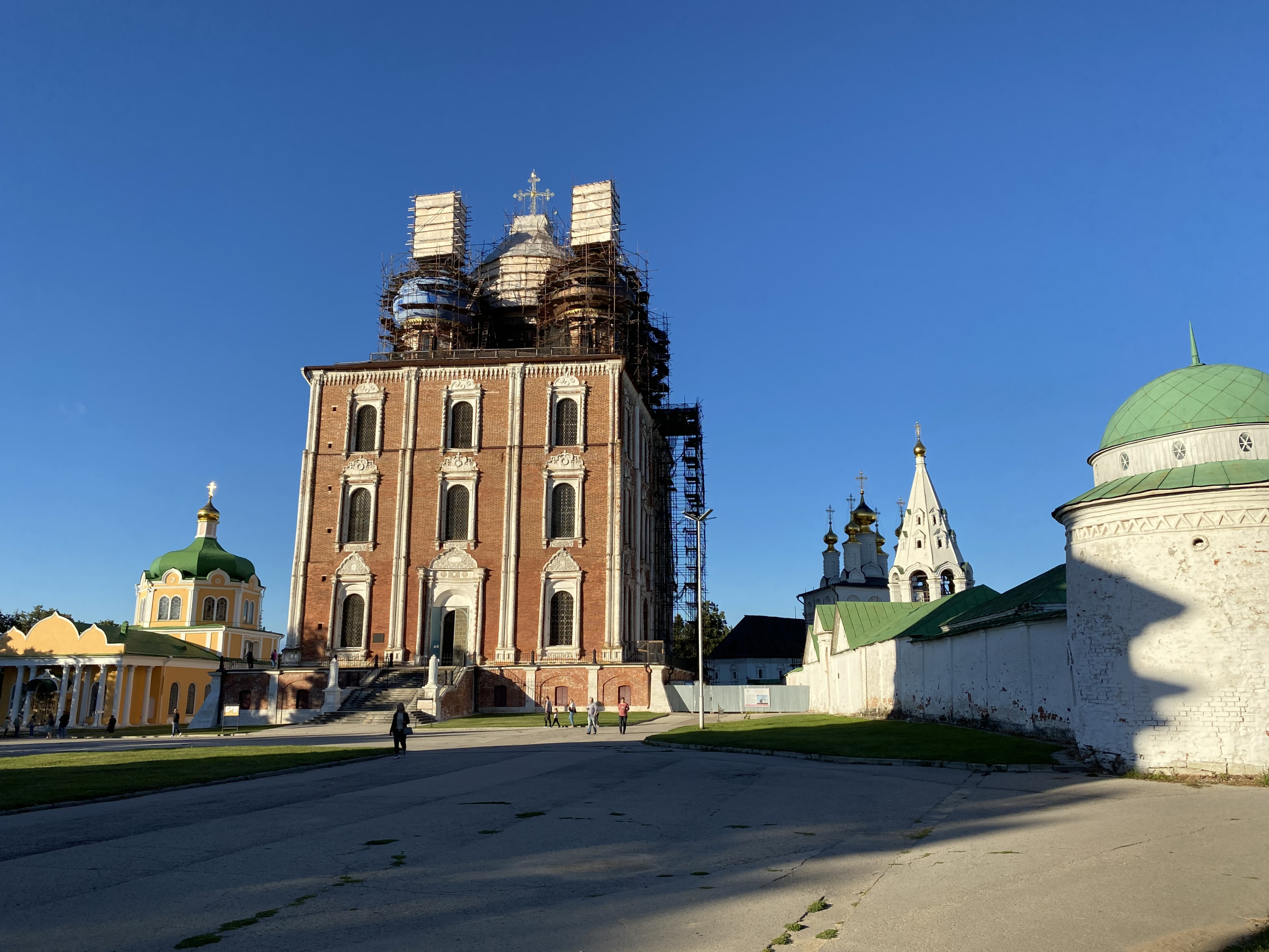 Рязанский Кремль вид на главную церковь – фотографии России