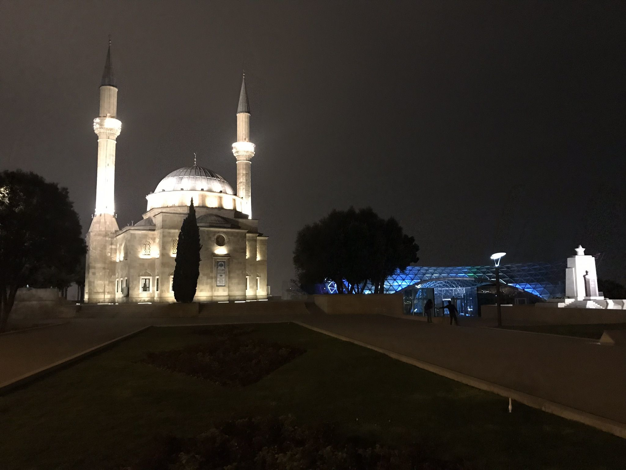 Мечеть в парке Аллея шахидов, Баку – фотографии Азербайджана