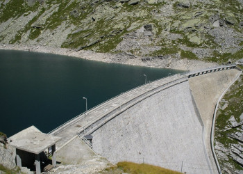 Дамба «Diga del Cingino» в Италии – фотографии Италии