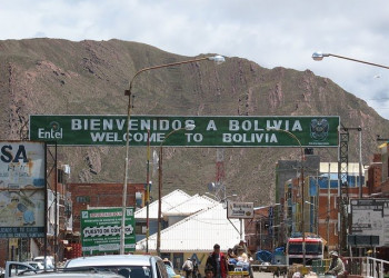 Переход границы (вид на боливийскую часть) – фотографии Боливии