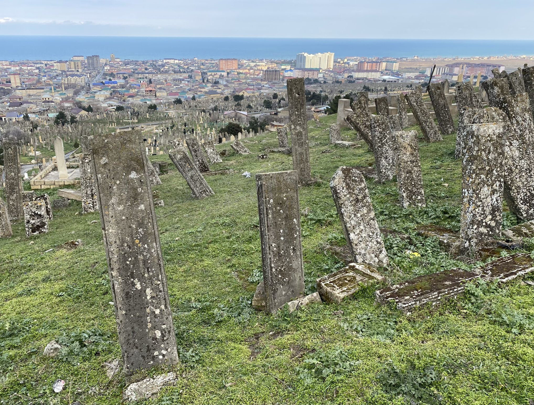 Кладбище возле крепости Нарын-кала – фотографии России