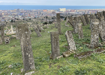Кладбище возле крепости Нарын-кала – фотографии России