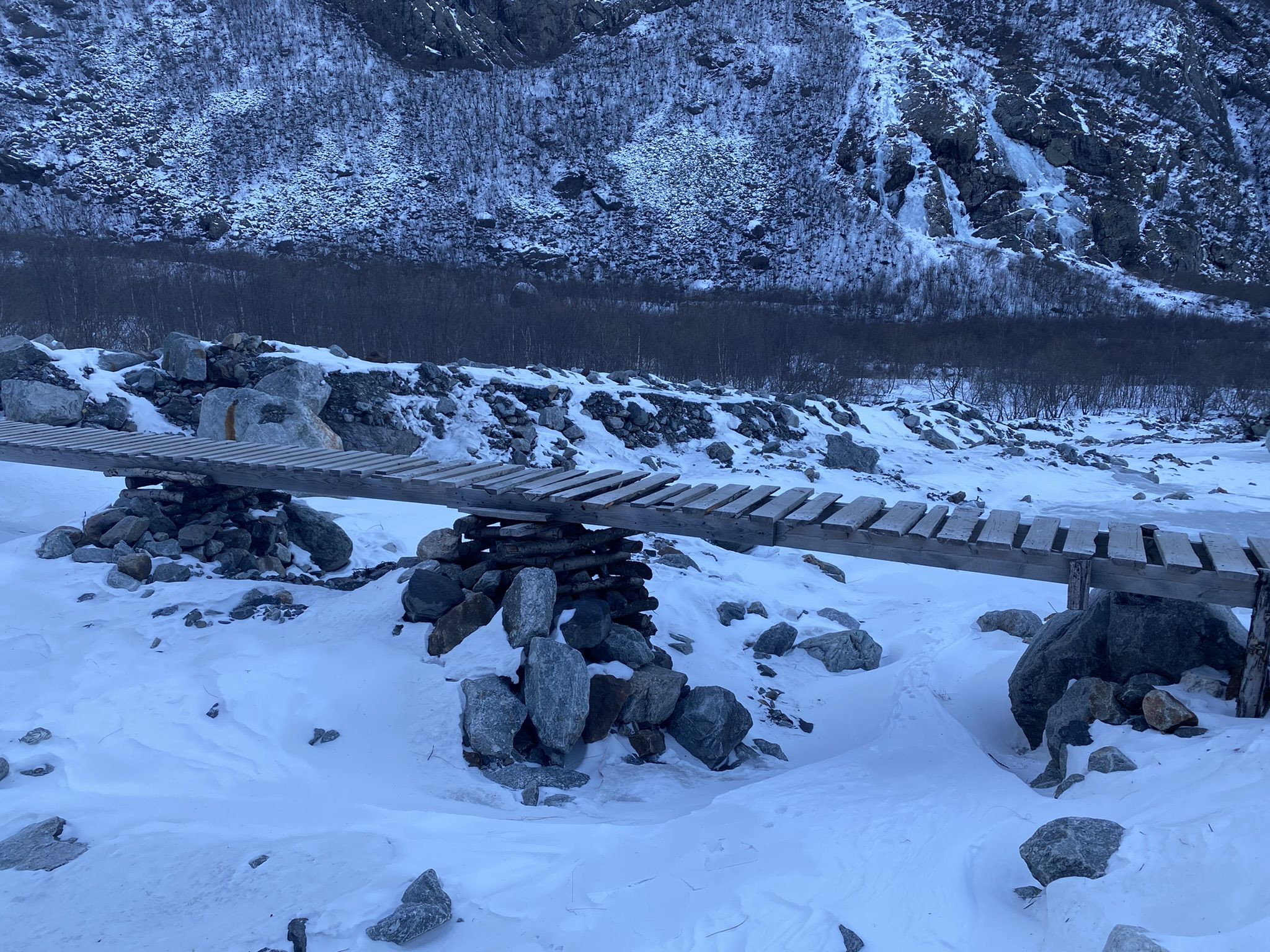 Мостик недалеко от водопада Малый Зейгалан, Северная Осетия – фотографии России