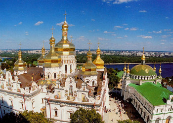 В 1941 году на территории Киево-Печерской Лавры прогремел взрыв, разрушивший большую её часть – фотографии Украины