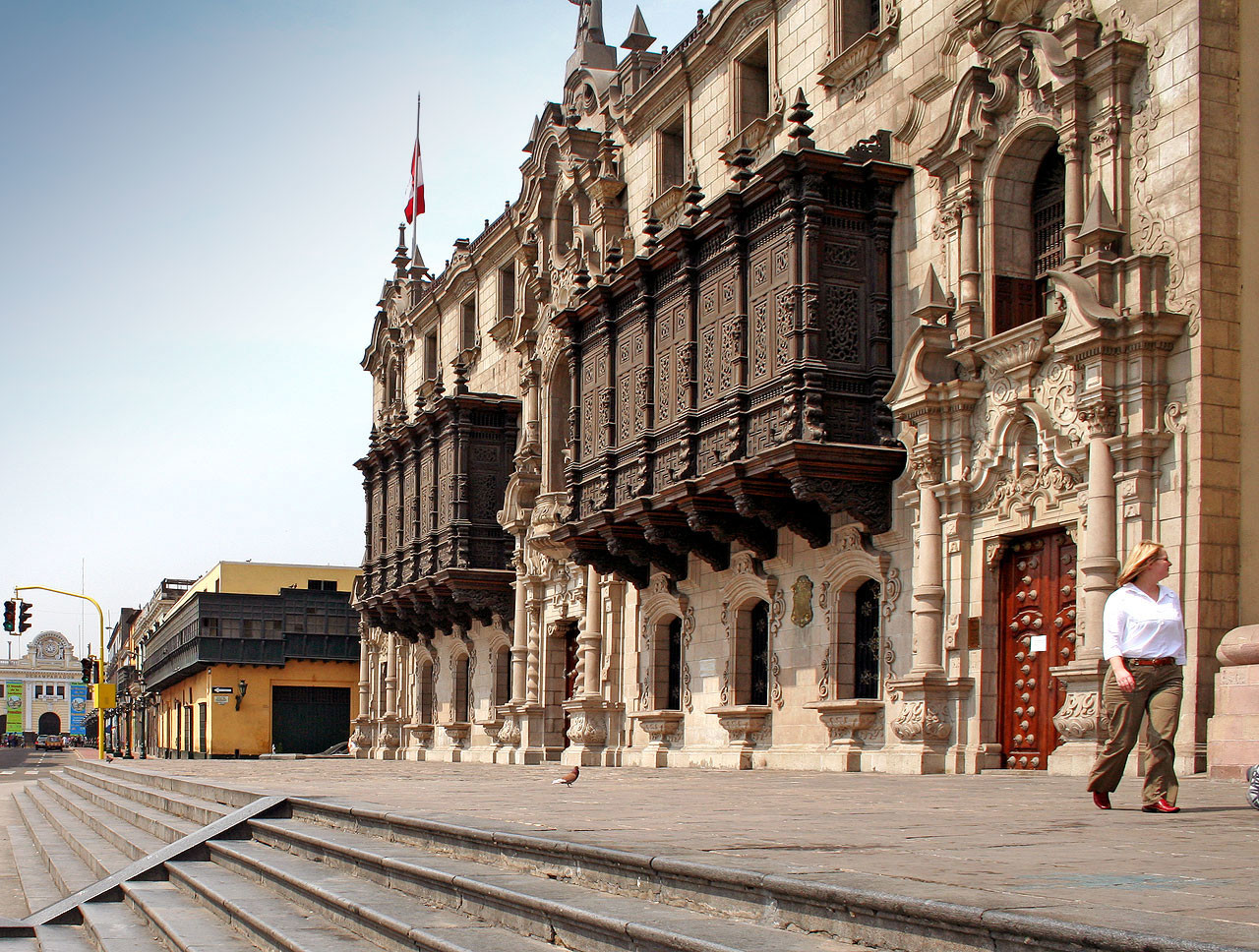Дворец Архиепископа в городе Лима – фотографии Перу