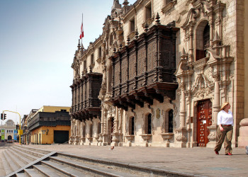 Дворец Архиепископа в городе Лима – фотографии Перу