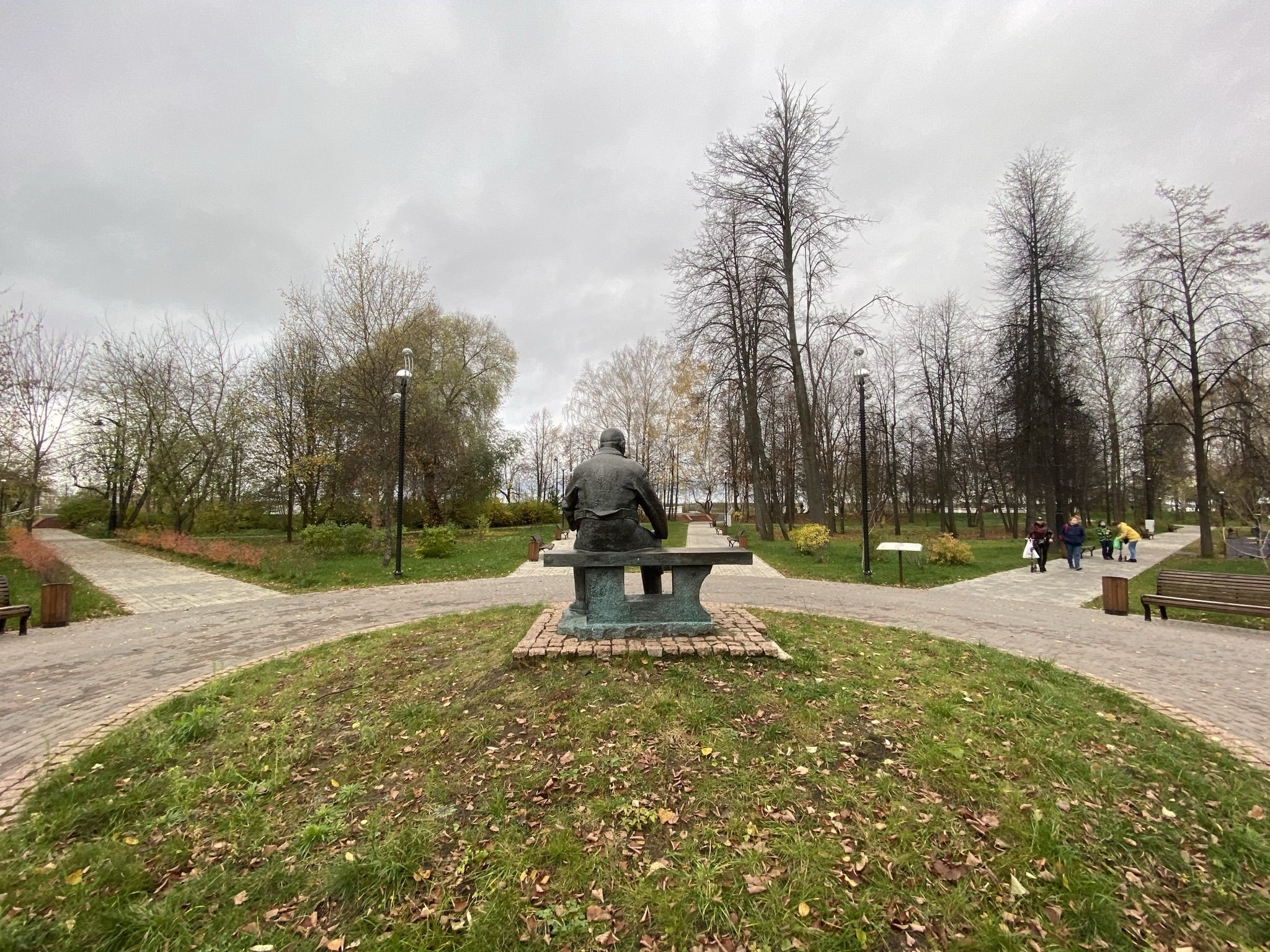 Памятник М.Г. Мещерякову в Дубне, Московская область – фотографии России