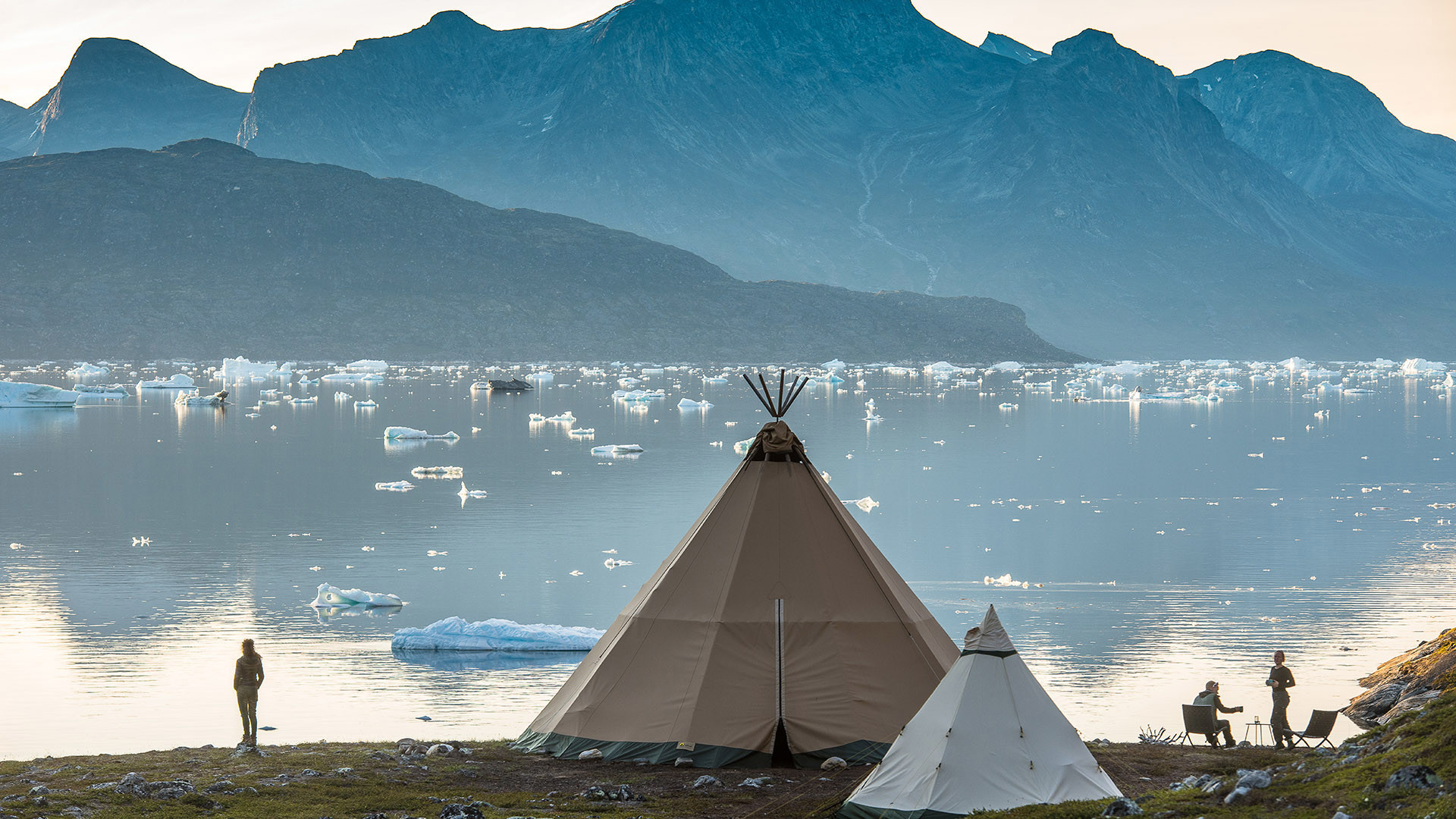 Юрты на берегу Гренландии – фотографии Гренландии