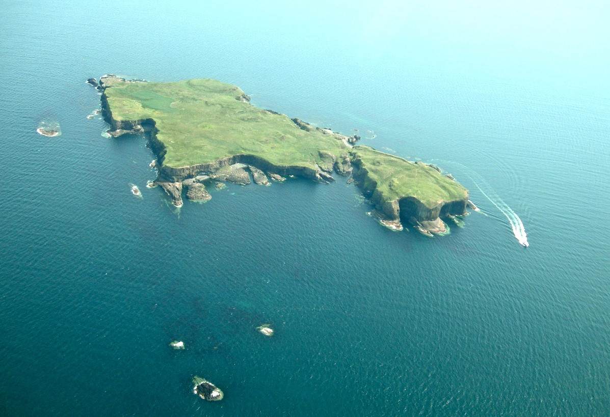 Фингалова пещера на островке Стаффа (Staffa), Шотландия, Великобритания – фотографии Великобритании