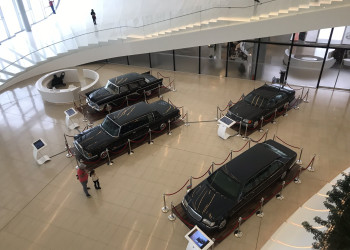 Выставка машин первых лиц Азербайджана в центре Гейдара Алиева, Баку – фотографии Азербайджана