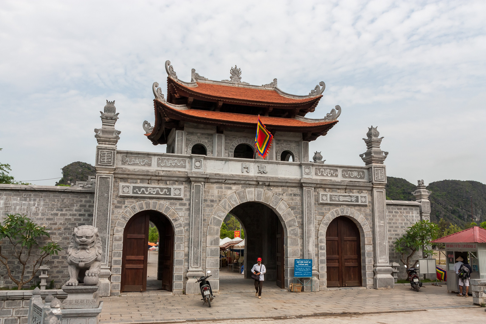 Ворота в Хоалы – фотографии Вьетнама